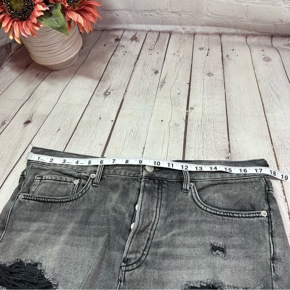 free people We The Free Gray Distressed Jean Shorts sz 30 boho western festival - Picture 4 of 11